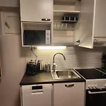 Viihtyisae Korkealuokkainen, Tilava Ja Parvekkeellinen Yksioe Logomolla 1-2hloe Apartamento *