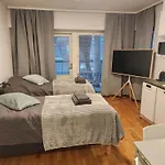 Viihtyisae Korkealuokkainen, Tilava Ja Parvekkeellinen Yksioe Logomolla 1-2hloe Turku