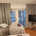 Viihtyisae Korkealuokkainen, Tilava Ja Parvekkeellinen Yksioe Logomolla 1-2hloe Lejlighed