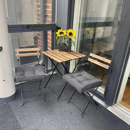 Viihtyisae Korkealuokkainen, Tilava Ja Parvekkeellinen Yksioe Logomolla 1-2hloe Appartement