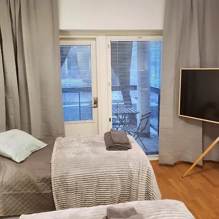 Viihtyisae Korkealuokkainen, Tilava Ja Parvekkeellinen Yksioe Logomolla 1-2hloe Апартаменты *