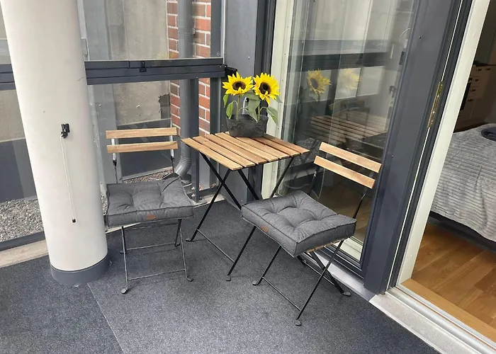 Viihtyisae Korkealuokkainen, Tilava Ja Parvekkeellinen Yksioe Logomolla 1-2hloe Apartamento